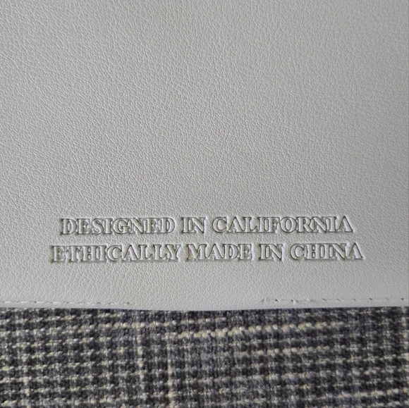 Gray Professional Portfolio By GLASS LADDER AND CO - Picture 6 of 6